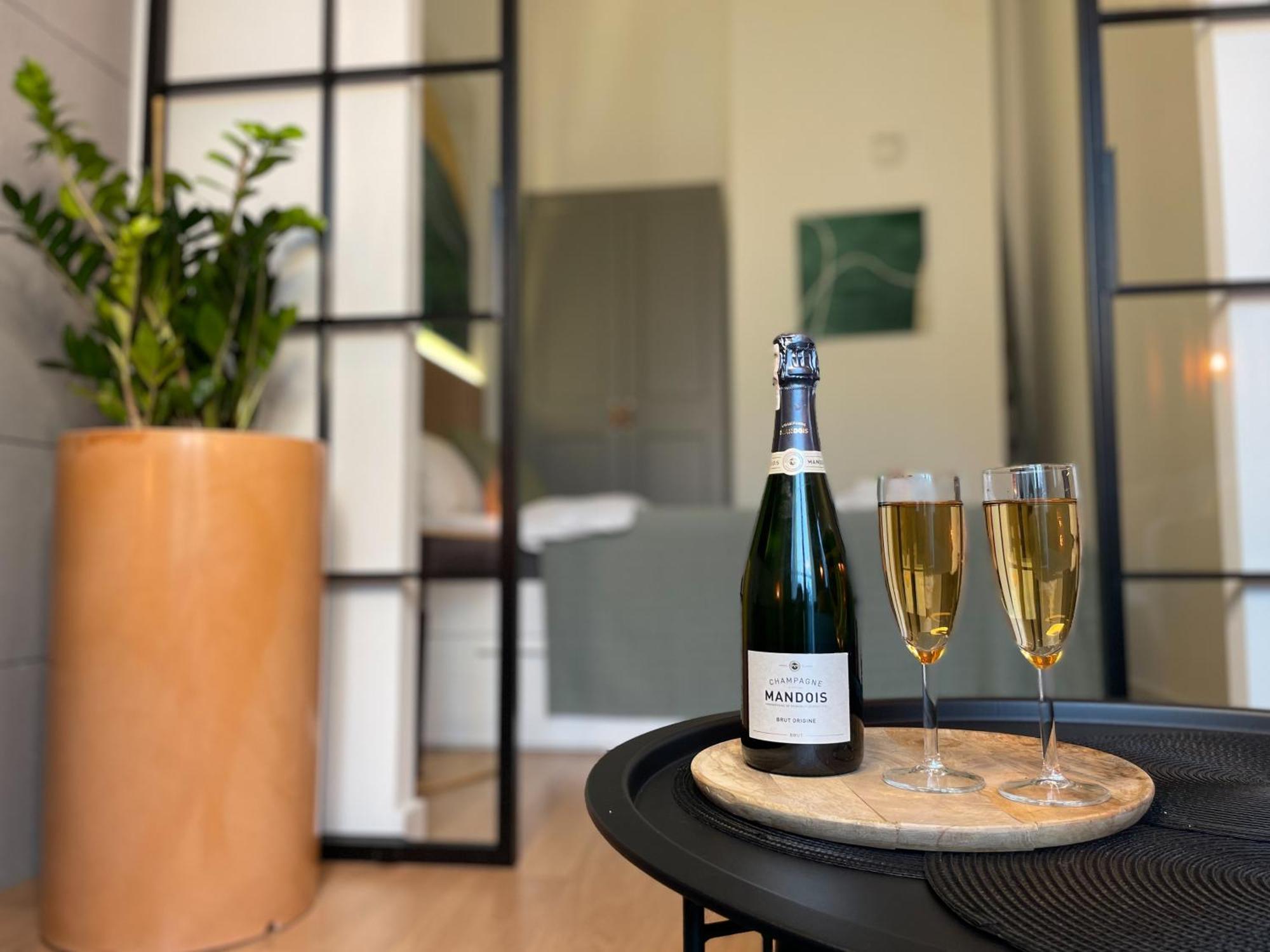 Urban Premium, Sokolska 30 Towers No 3, Free Parking, Gym & Sauna, Self Check-in Apartment *
